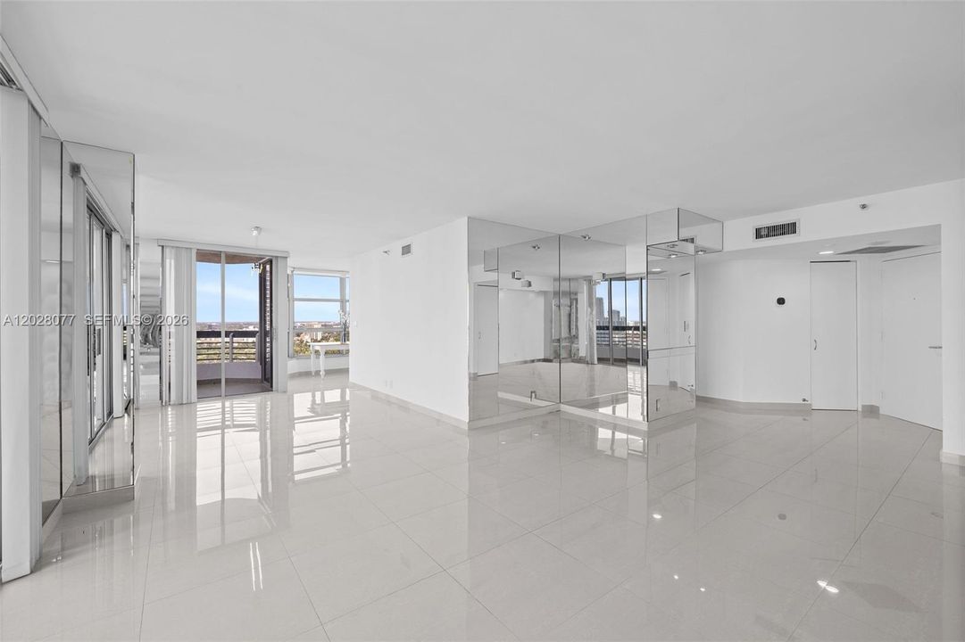 For Sale: $649,000 (2 beds, 2 baths, 1403 Square Feet)