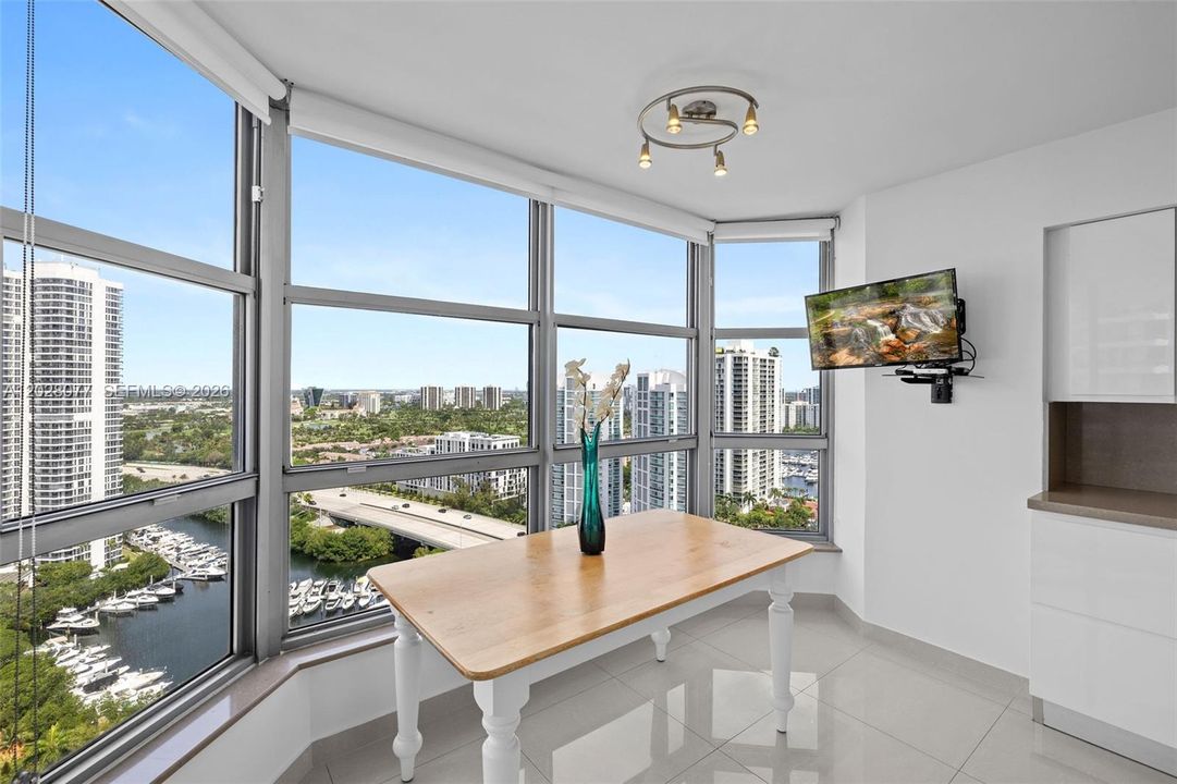 For Sale: $649,000 (2 beds, 2 baths, 1403 Square Feet)