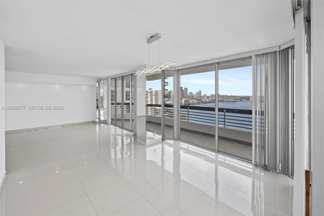For Sale: $649,000 (2 beds, 2 baths, 1403 Square Feet)
