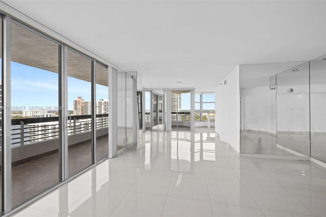 For Sale: $649,000 (2 beds, 2 baths, 1403 Square Feet)