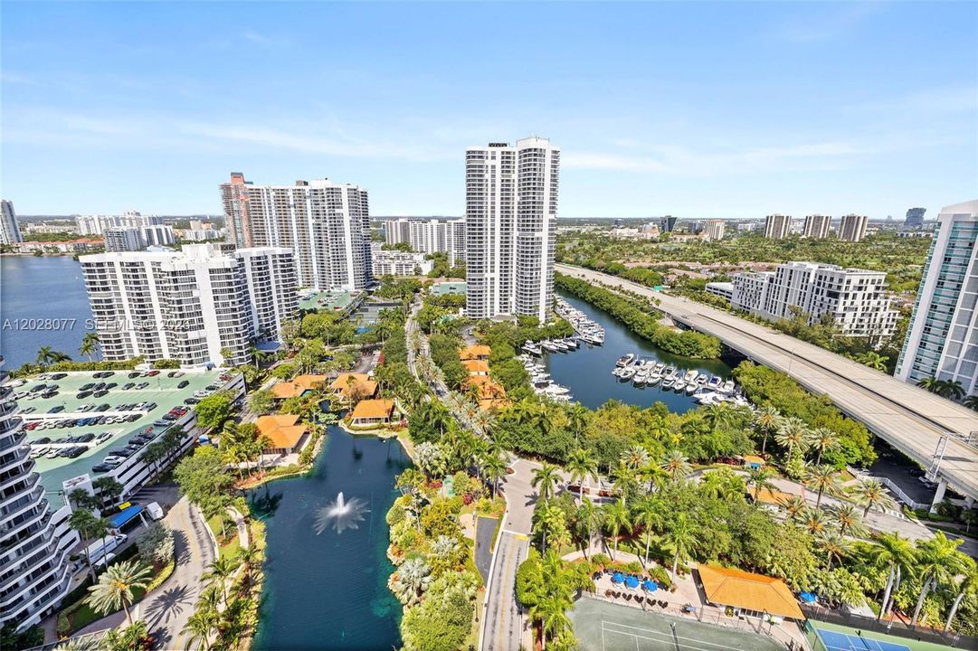 For Sale: $649,000 (2 beds, 2 baths, 1403 Square Feet)