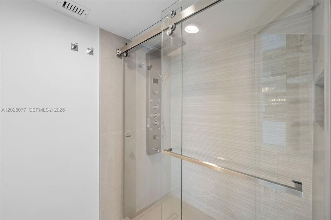 For Sale: $649,000 (2 beds, 2 baths, 1403 Square Feet)