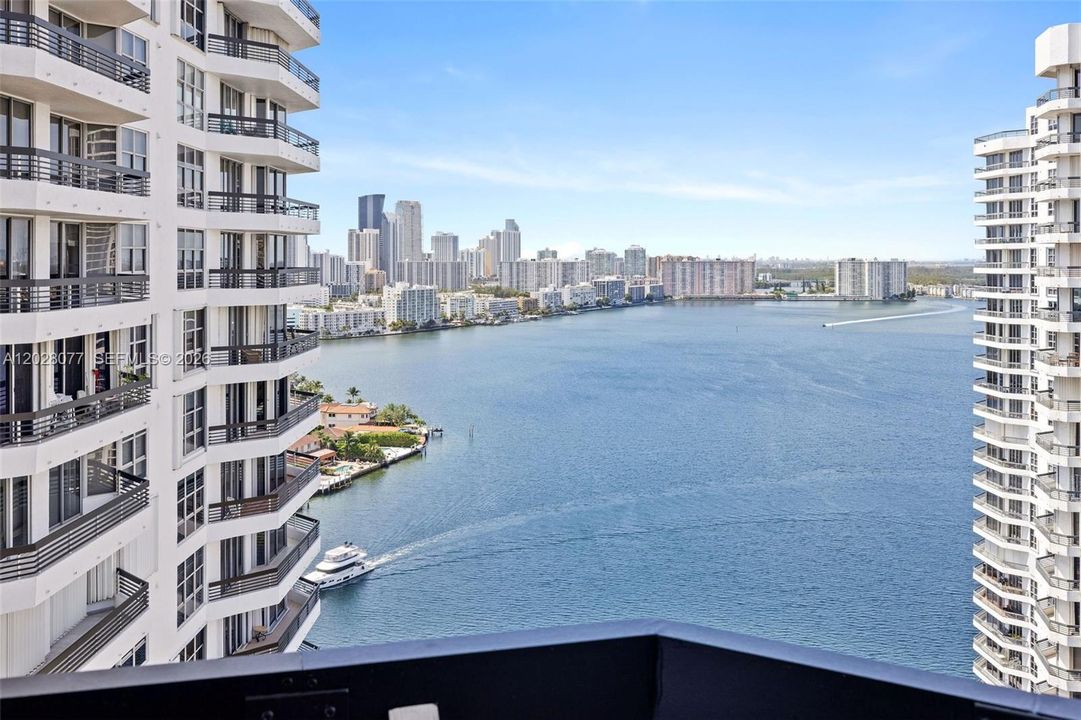 For Sale: $649,000 (2 beds, 2 baths, 1403 Square Feet)