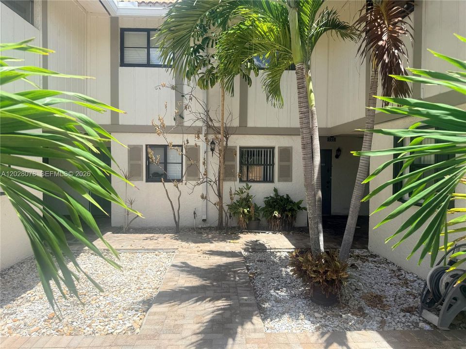 For Rent: $2,699 (3 beds, 2 baths, 1325 Square Feet)