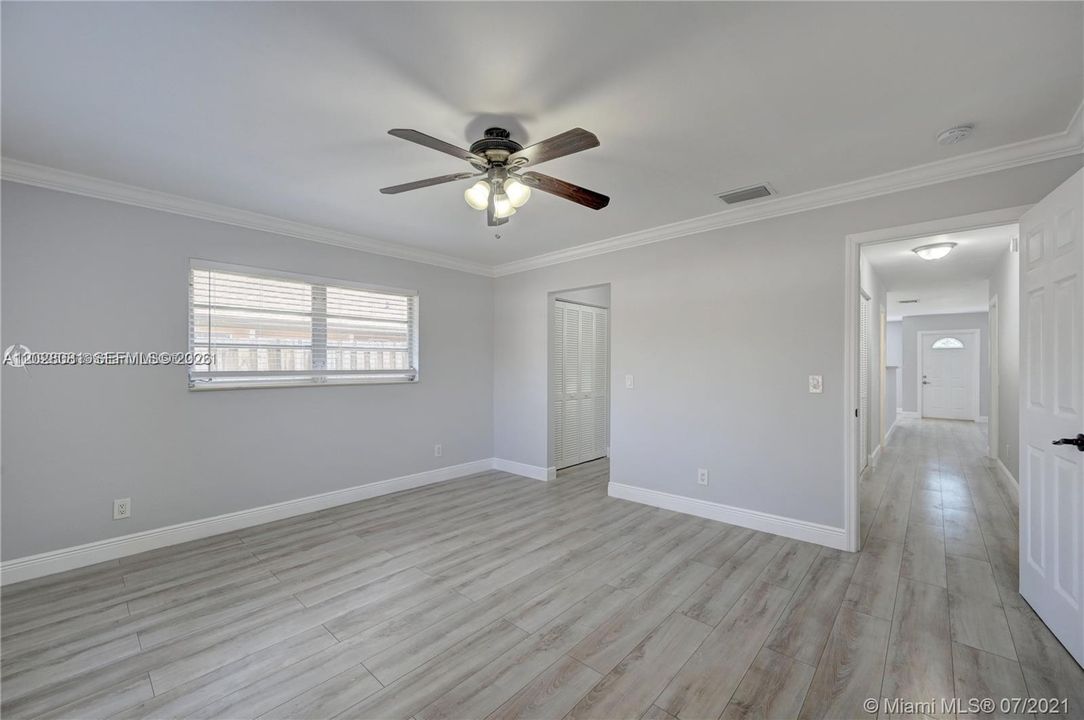 В аренду: $3,095 (3 спален, 2 ванн, 1317 Квадратных фут)