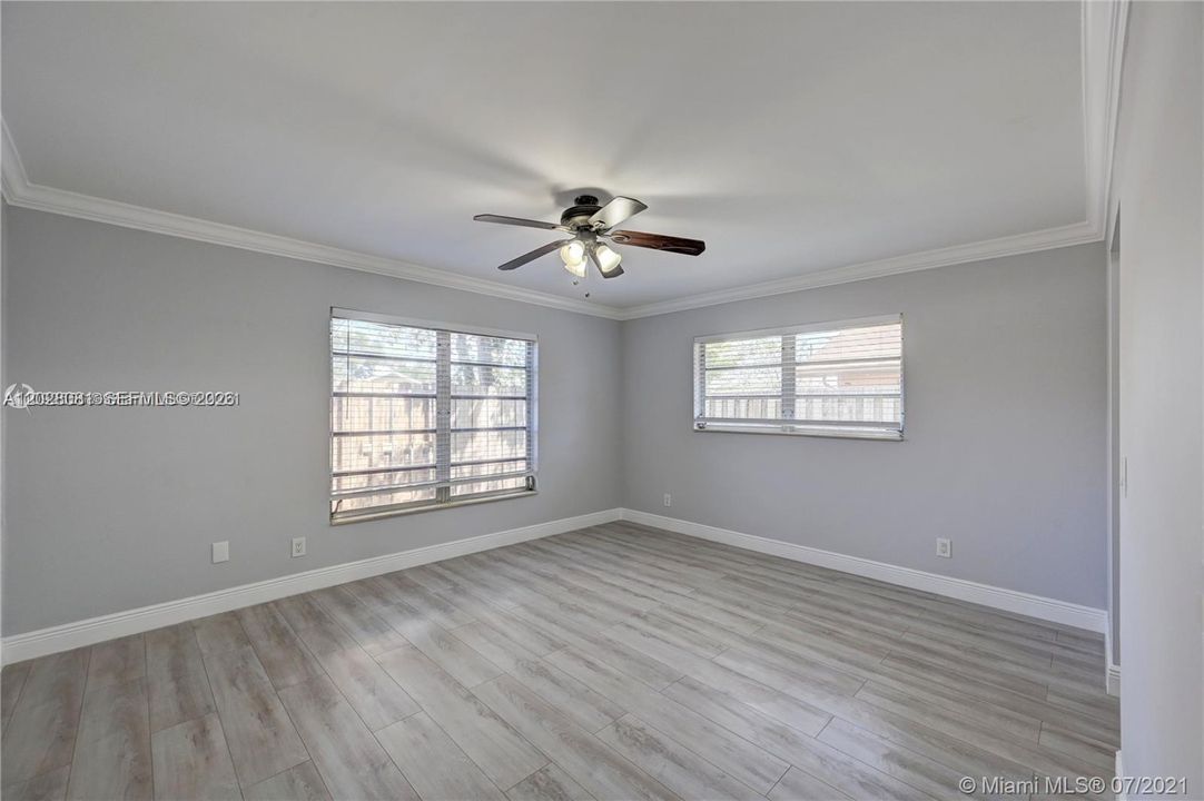 В аренду: $3,095 (3 спален, 2 ванн, 1317 Квадратных фут)
