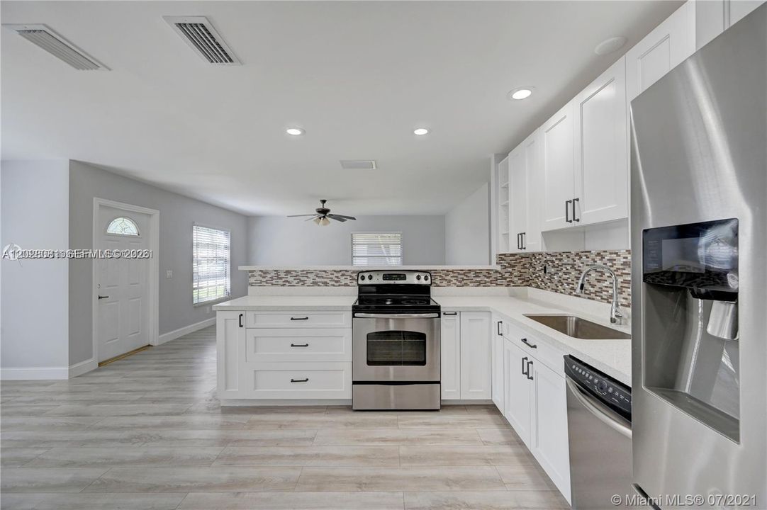 В аренду: $3,095 (3 спален, 2 ванн, 1317 Квадратных фут)
