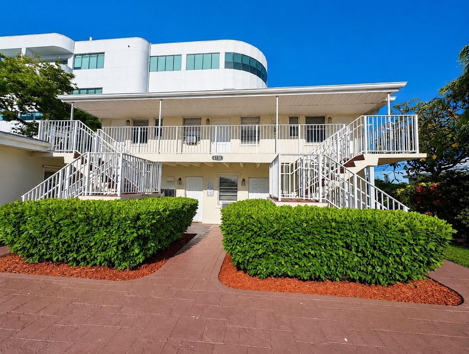 2620 East Way - Exterior