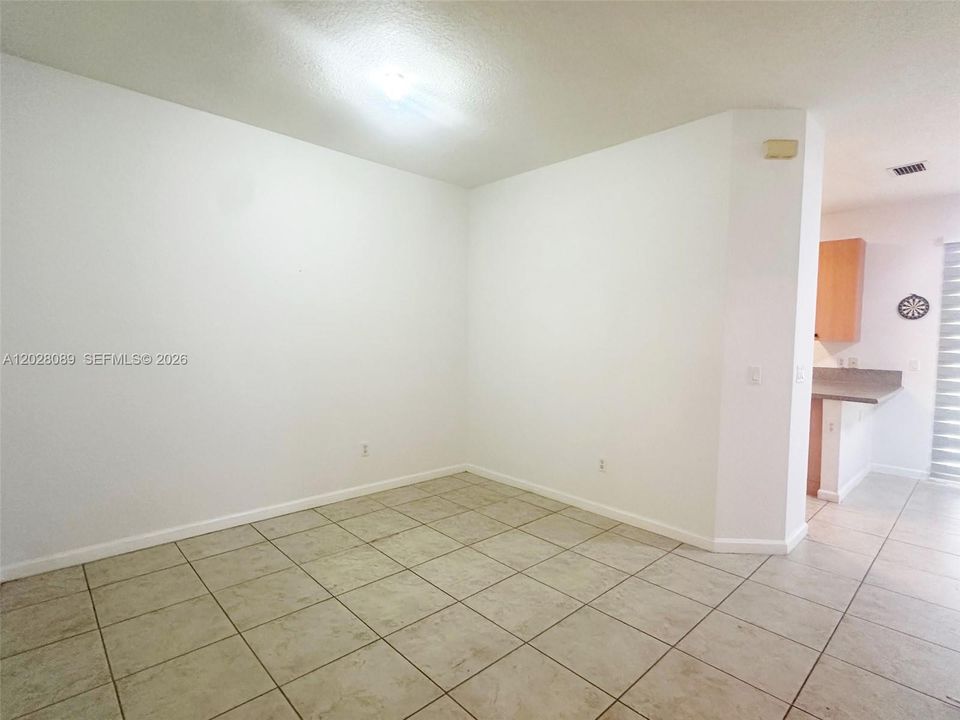 En Renta: $2,400 (3 camas, 2 baños, 1564 Pies cuadrados)