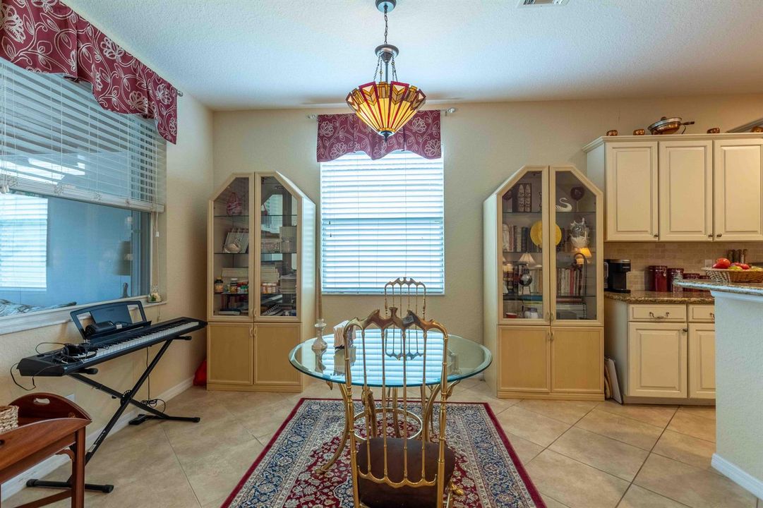 4376 NW Oakbrook Cir-18-