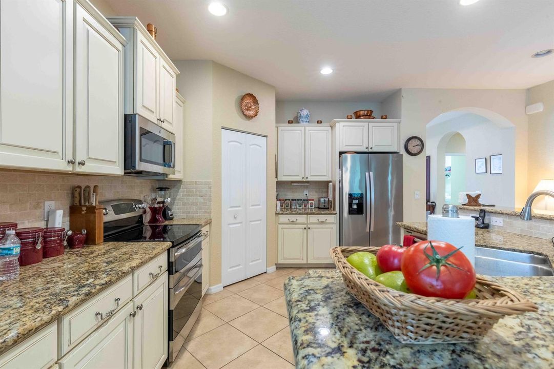 4376 NW Oakbrook Cir-19-