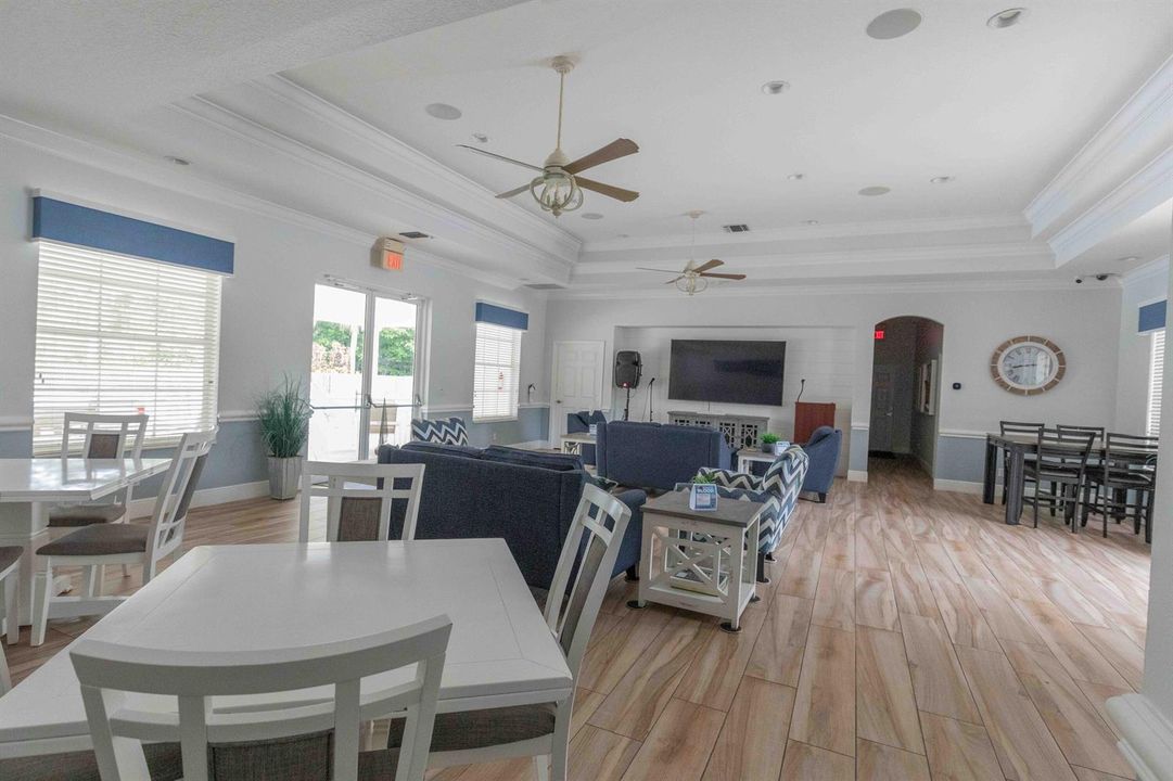 4376 NW Oakbrook Cir-1972