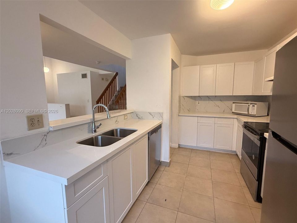 В аренду: $2,900 (3 спален, 2 ванн, 1711 Квадратных фут)