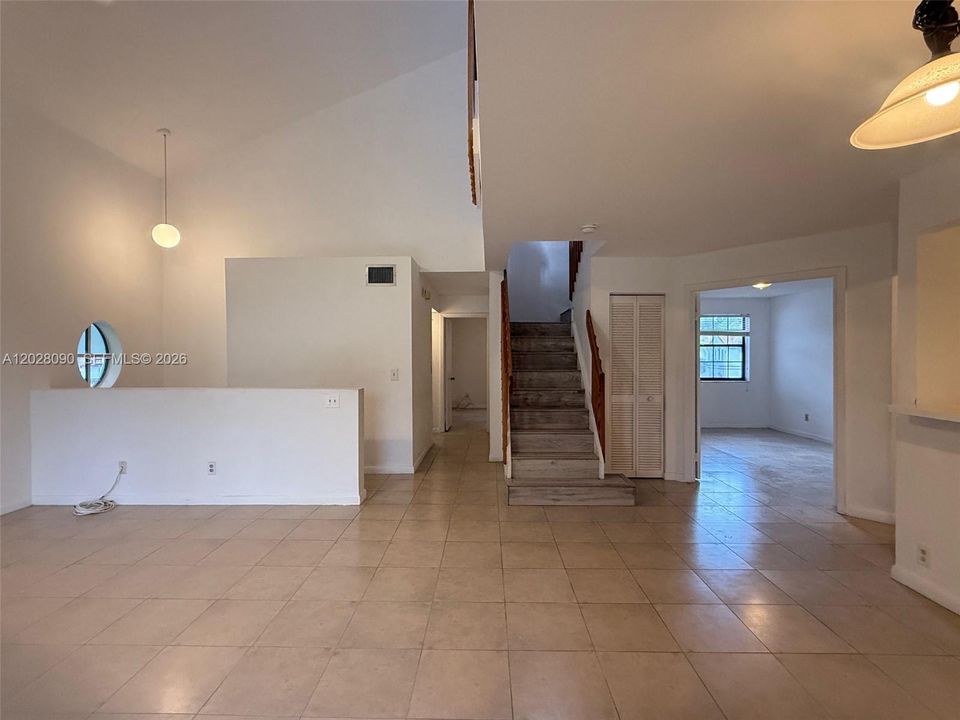 В аренду: $2,900 (3 спален, 2 ванн, 1711 Квадратных фут)