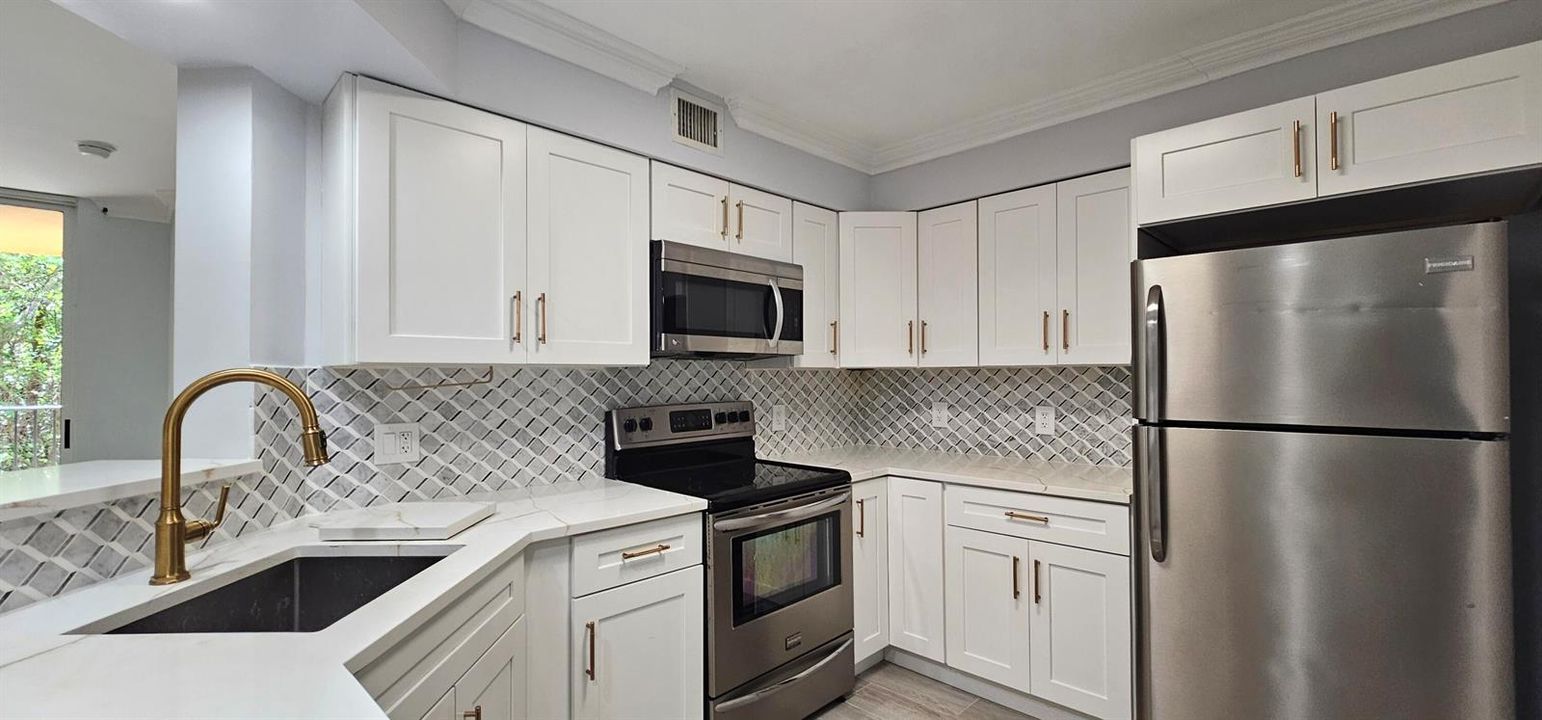 400 Scotia 203 Drive, Hypoluxo, FL 33462