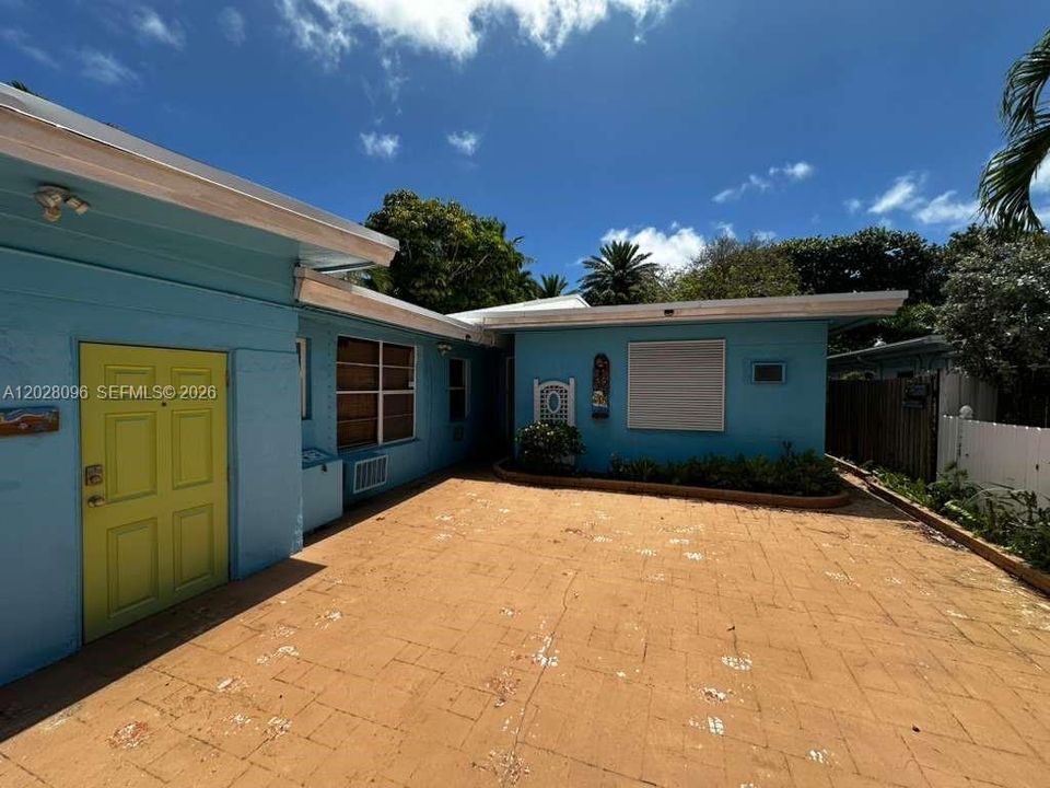 For Sale: $1,229,900 (5 beds, 4 baths, 2423 Square Feet)