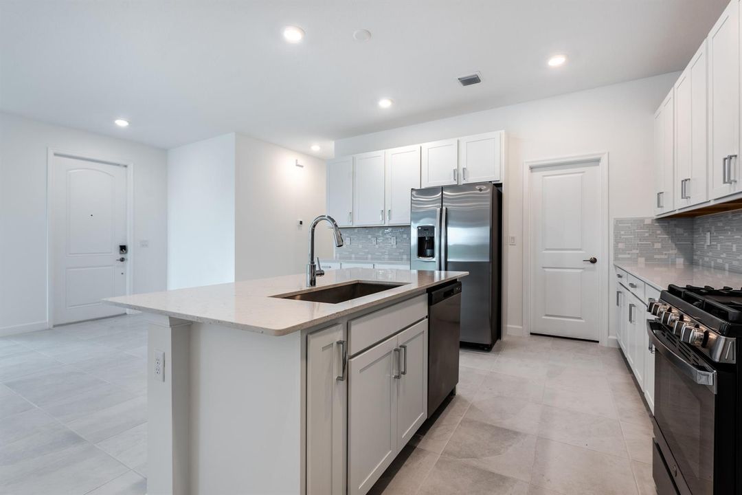 1306 Tangled Orchard Tre-20