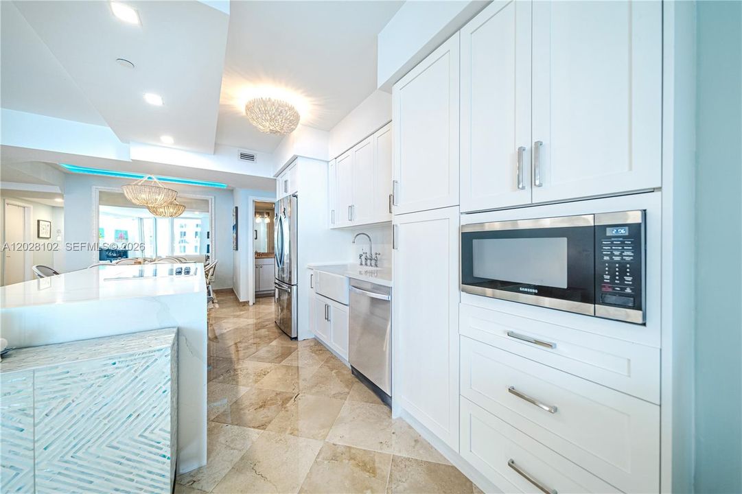 OPEN KITCHEN