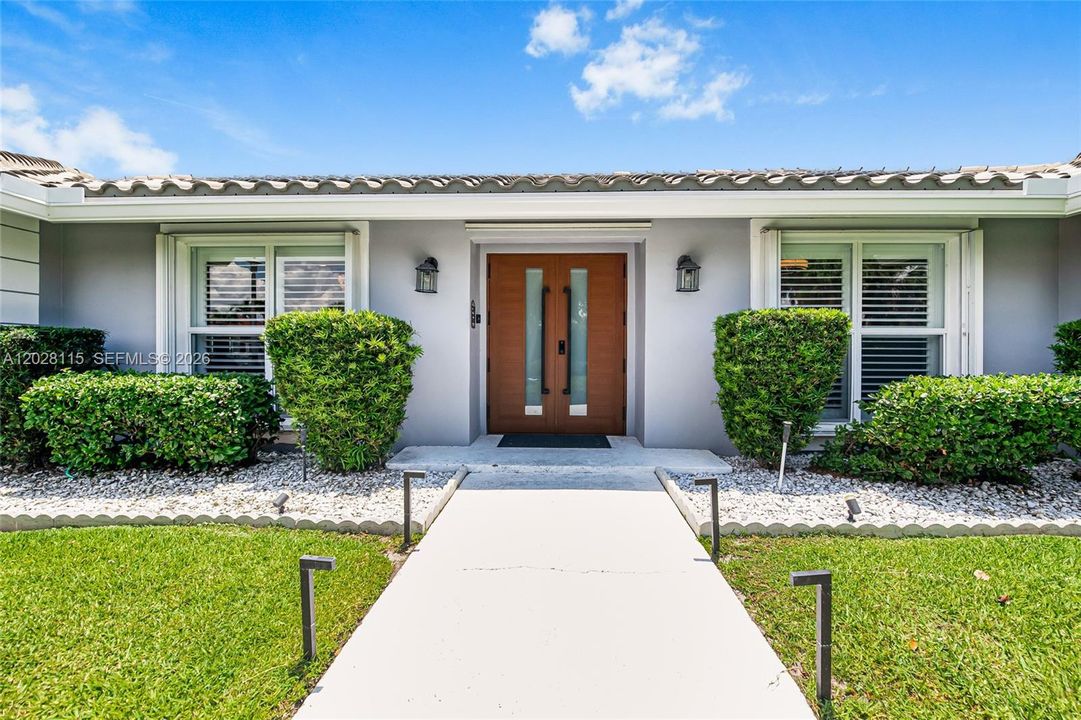 For Sale: $1,150,000 (5 beds, 3 baths, 2732 Square Feet)