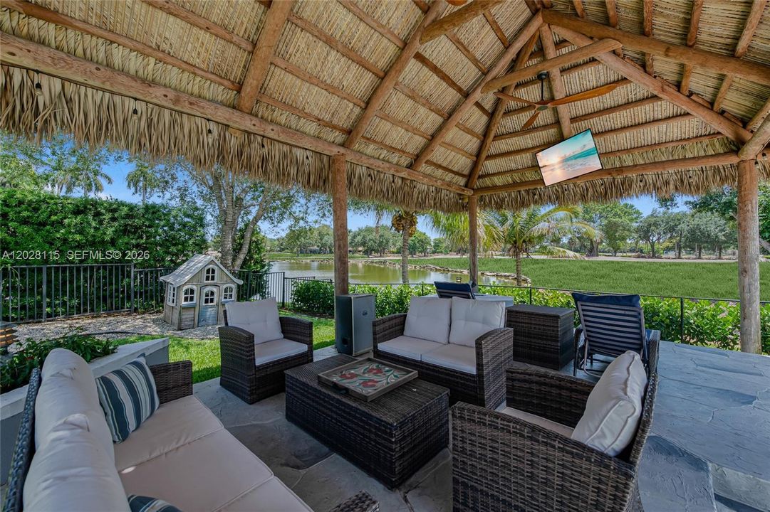 For Sale: $1,150,000 (5 beds, 3 baths, 2732 Square Feet)