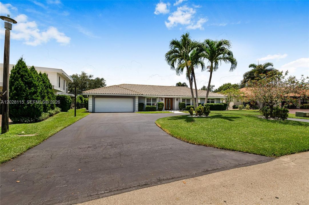 For Sale: $1,150,000 (5 beds, 3 baths, 2732 Square Feet)