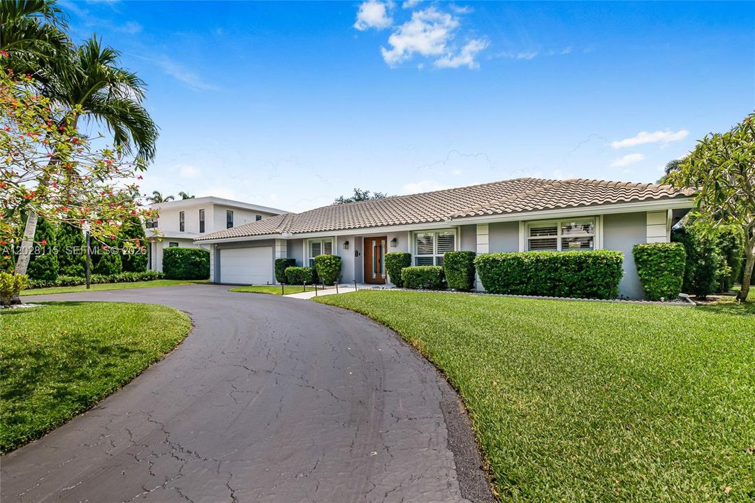 For Sale: $1,150,000 (5 beds, 3 baths, 2732 Square Feet)