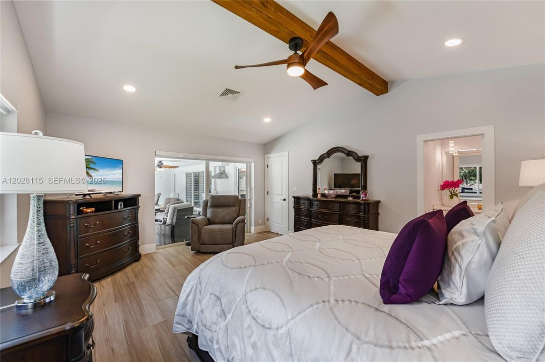 For Sale: $1,150,000 (5 beds, 3 baths, 2732 Square Feet)