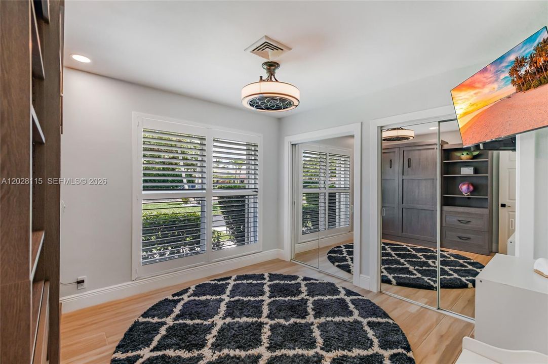 For Sale: $1,150,000 (5 beds, 3 baths, 2732 Square Feet)