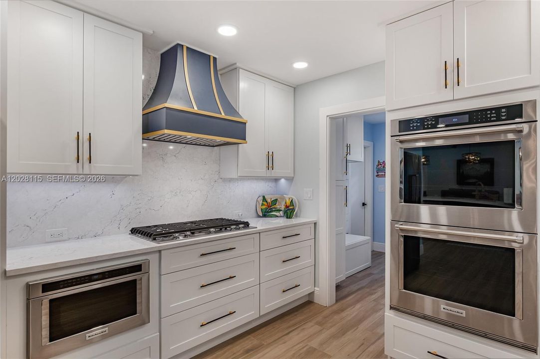 For Sale: $1,150,000 (5 beds, 3 baths, 2732 Square Feet)