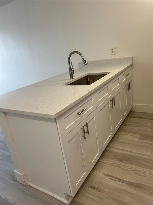 2501 RIVERSIDE 206 KITCHEN 6