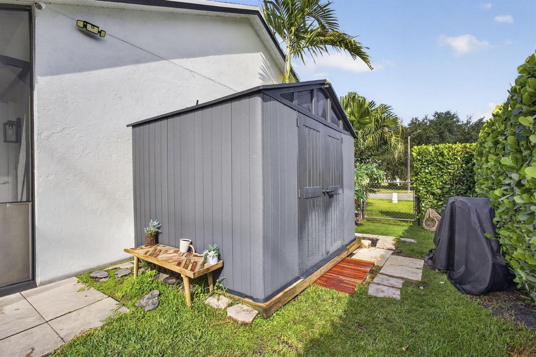 102 Royal Palm shed