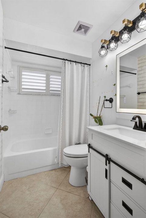 102 Royal palm 2nd bath