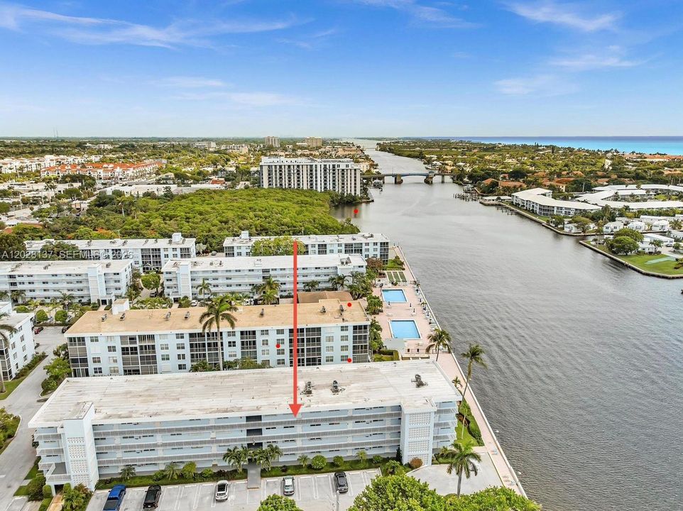 For Sale: $345,000 (2 beds, 2 baths, 963 Square Feet)