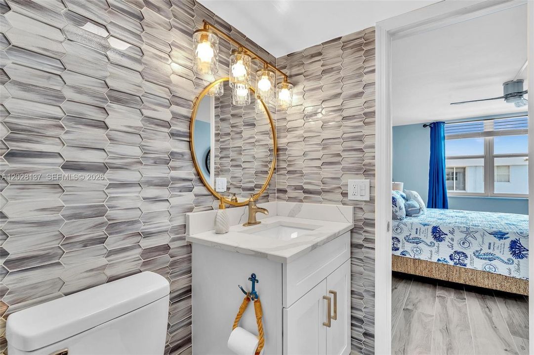 For Sale: $345,000 (2 beds, 2 baths, 963 Square Feet)