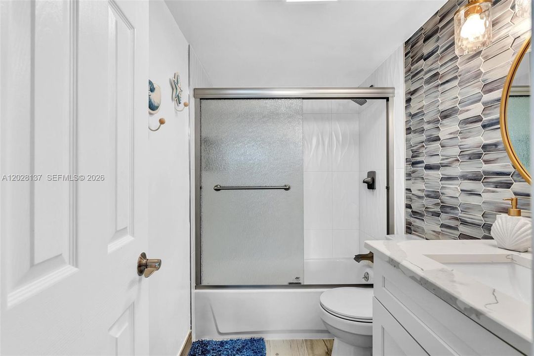 For Sale: $345,000 (2 beds, 2 baths, 963 Square Feet)