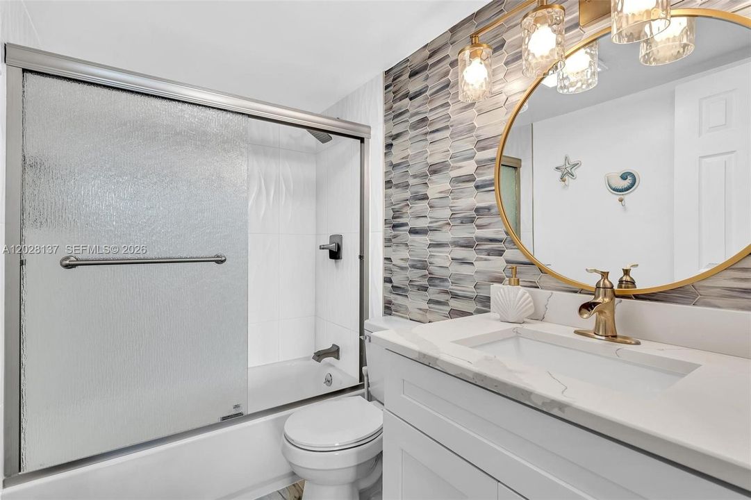 For Sale: $345,000 (2 beds, 2 baths, 963 Square Feet)