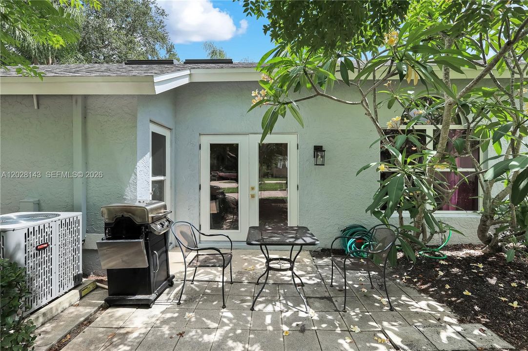 For Sale: $448,000 (2 beds, 2 baths, 1300 Square Feet)