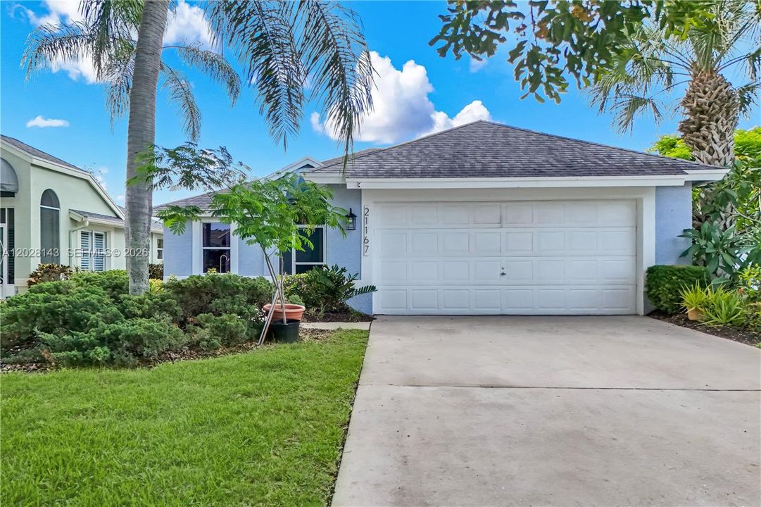 For Sale: $448,000 (2 beds, 2 baths, 1300 Square Feet)