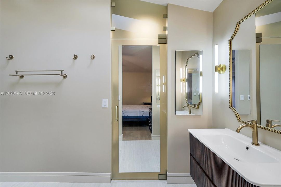 For Sale: $448,000 (2 beds, 2 baths, 1300 Square Feet)