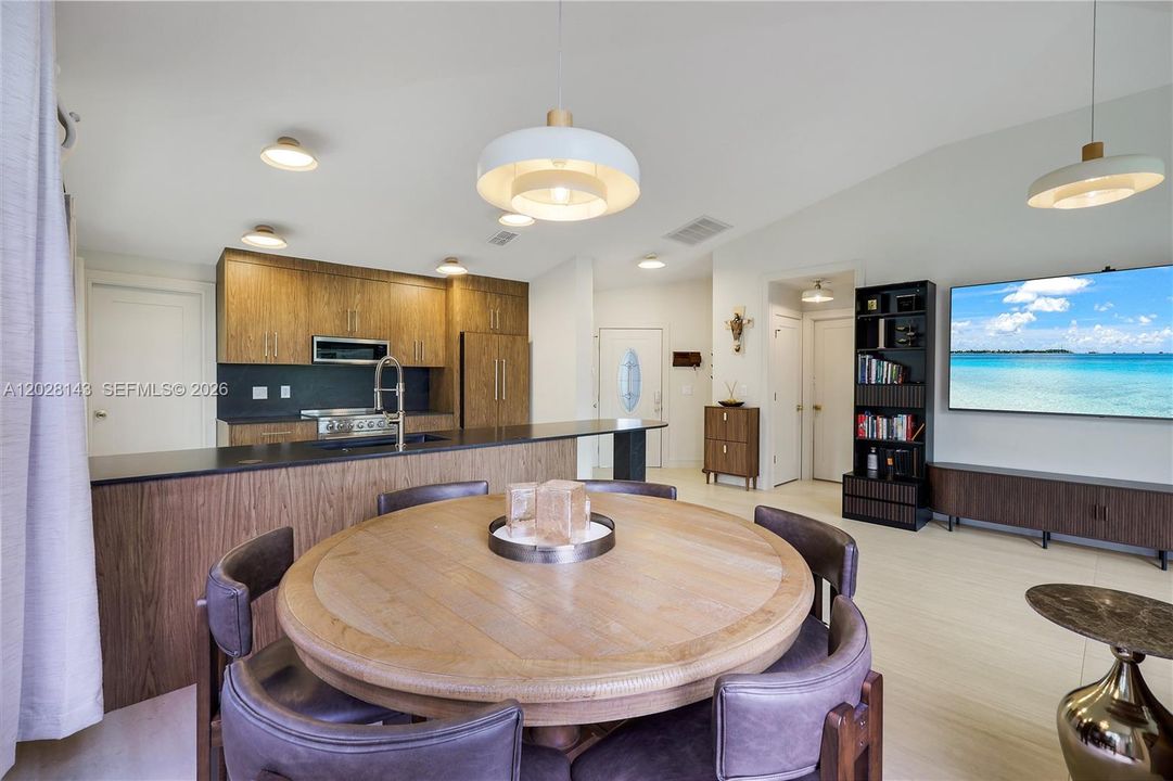 For Sale: $448,000 (2 beds, 2 baths, 1300 Square Feet)