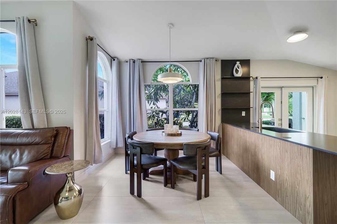 For Sale: $448,000 (2 beds, 2 baths, 1300 Square Feet)