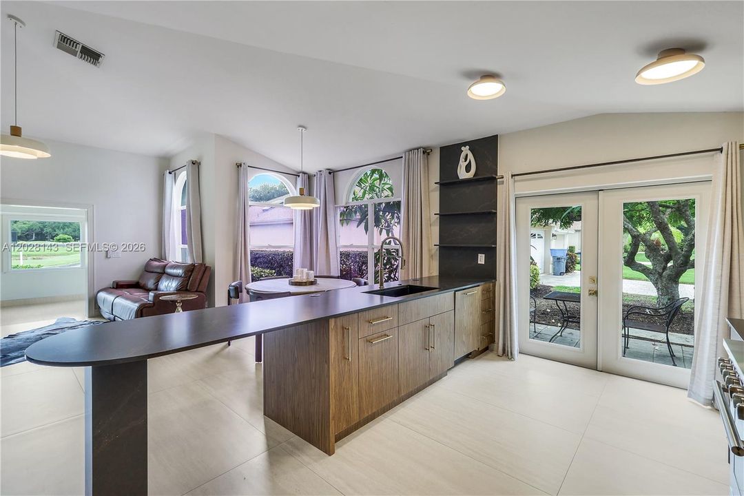 For Sale: $448,000 (2 beds, 2 baths, 1300 Square Feet)
