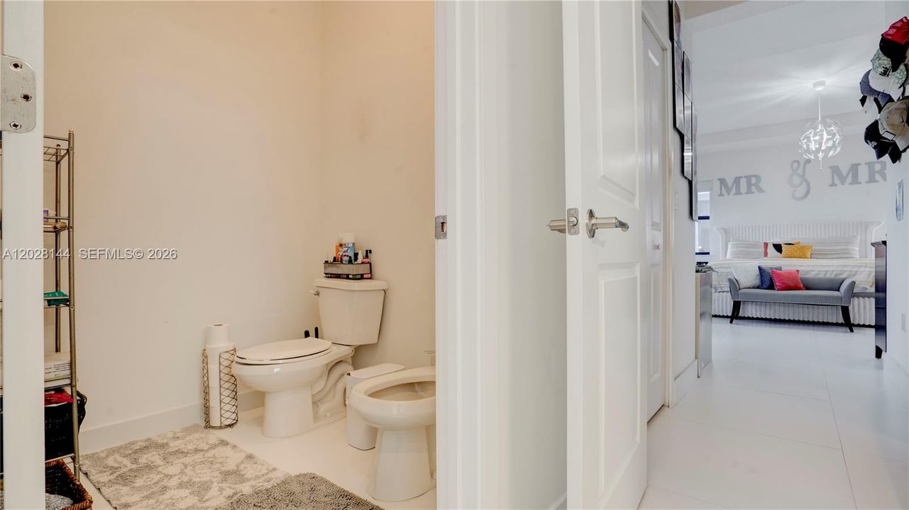 Vendido Recientemente: $920,000 (4 camas, 4 baños, 2921 Pies cuadrados)