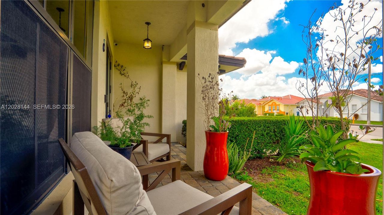 Vendido Recientemente: $920,000 (4 camas, 4 baños, 2921 Pies cuadrados)