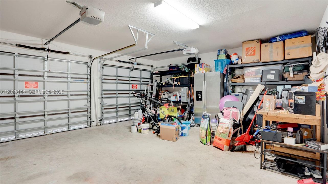Vendido Recientemente: $920,000 (4 camas, 4 baños, 2921 Pies cuadrados)