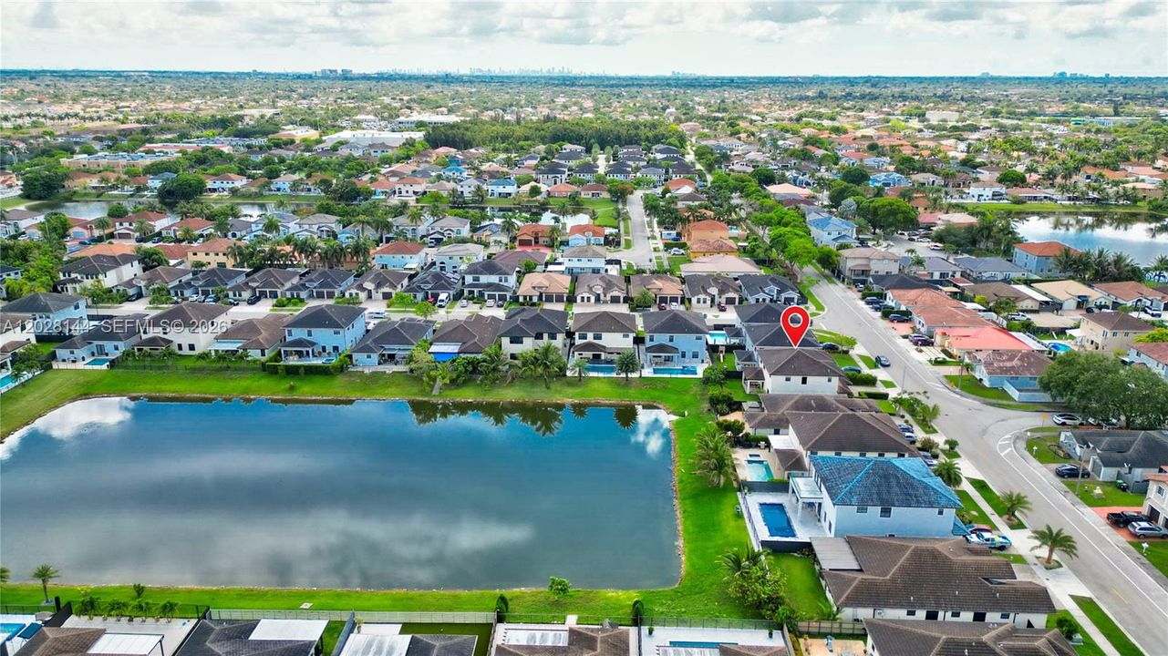 Vendido Recientemente: $920,000 (4 camas, 4 baños, 2921 Pies cuadrados)