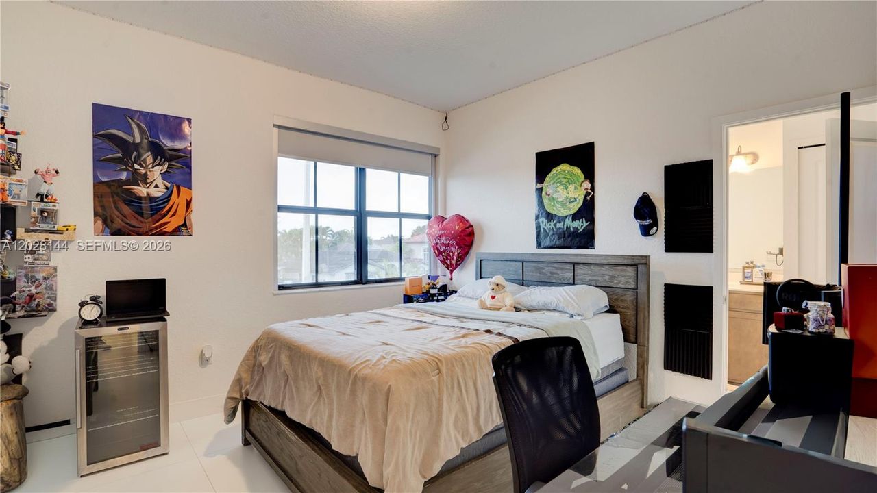 Vendido Recientemente: $920,000 (4 camas, 4 baños, 2921 Pies cuadrados)