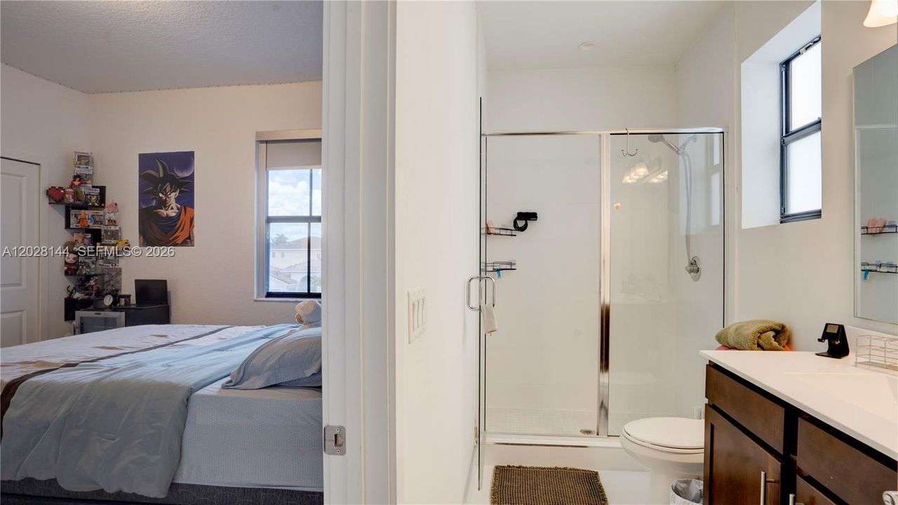 Vendido Recientemente: $920,000 (4 camas, 4 baños, 2921 Pies cuadrados)