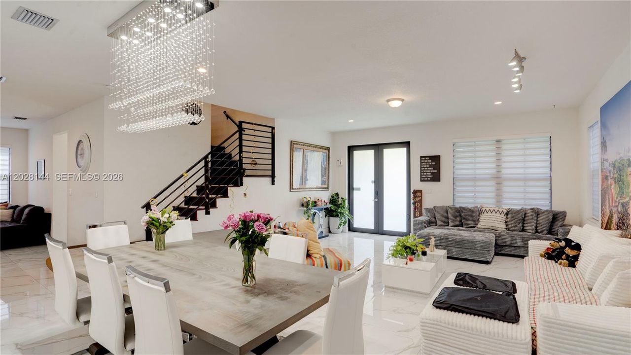 Vendido Recientemente: $920,000 (4 camas, 4 baños, 2921 Pies cuadrados)