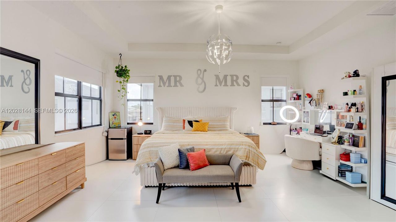 Vendido Recientemente: $920,000 (4 camas, 4 baños, 2921 Pies cuadrados)